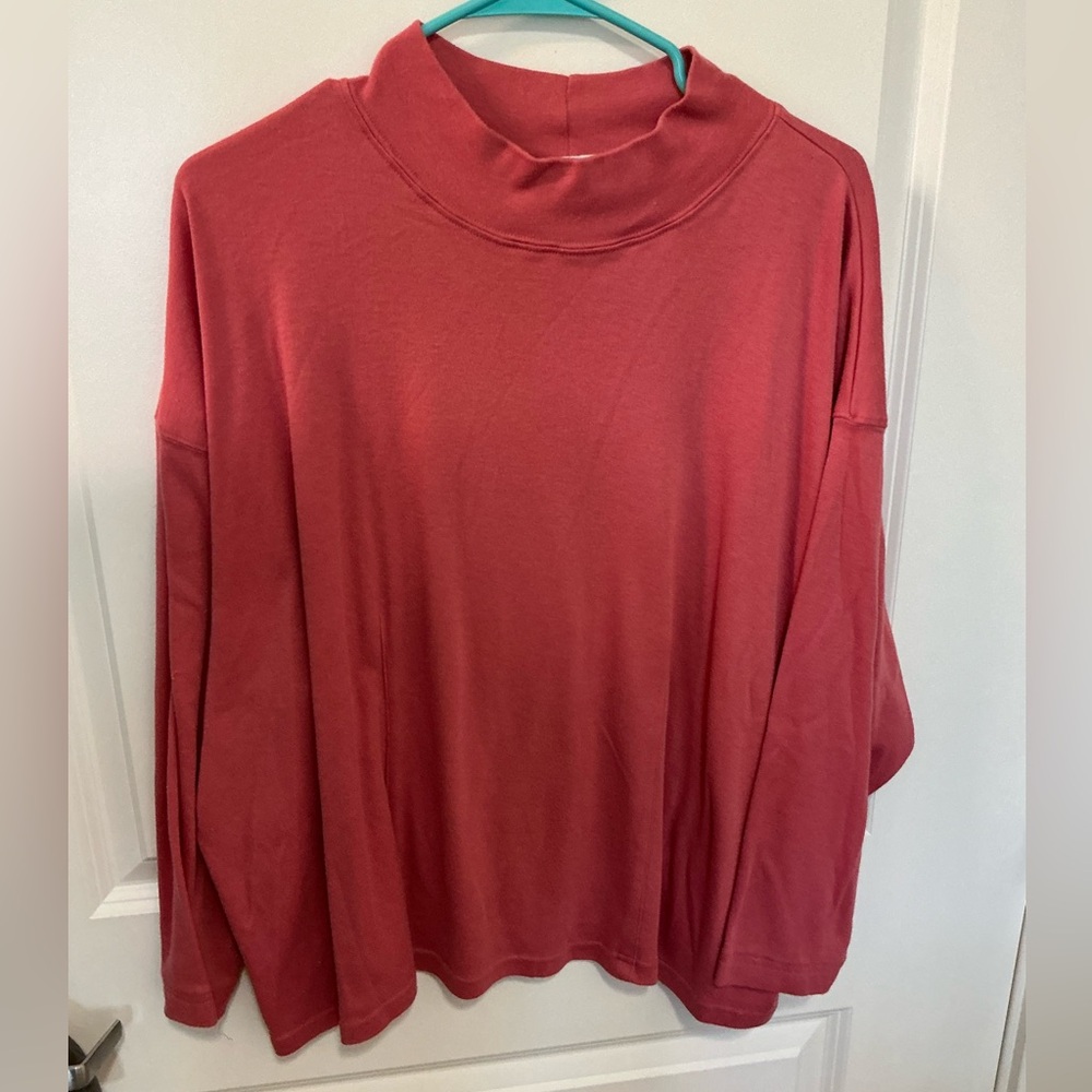 Size 26-28 mockneck tee